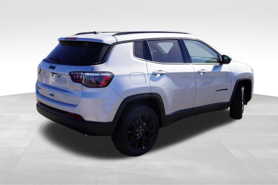 New 2025 Jeep Compass Latitude w/ Sun & Sound Group image 3