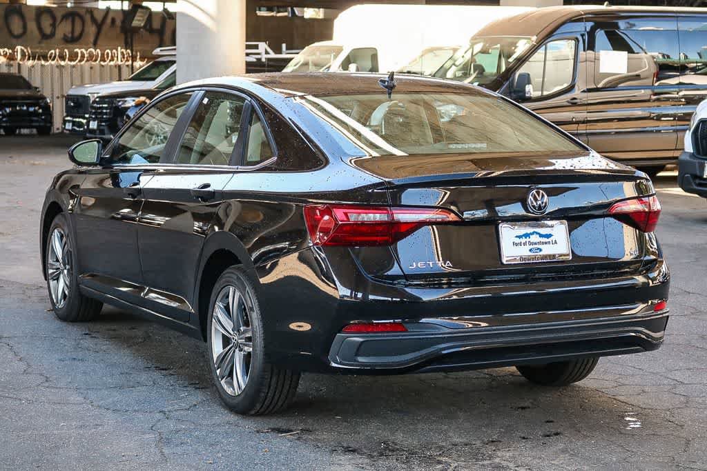 Used 2024 Volkswagen Jetta SE image 8
