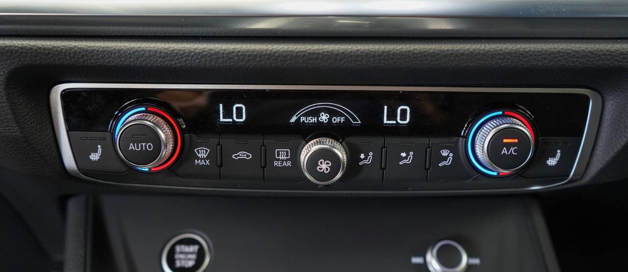 Used 2024 Audi Q3 2.0T Premium Plus w/ Premium Plus Package image 53