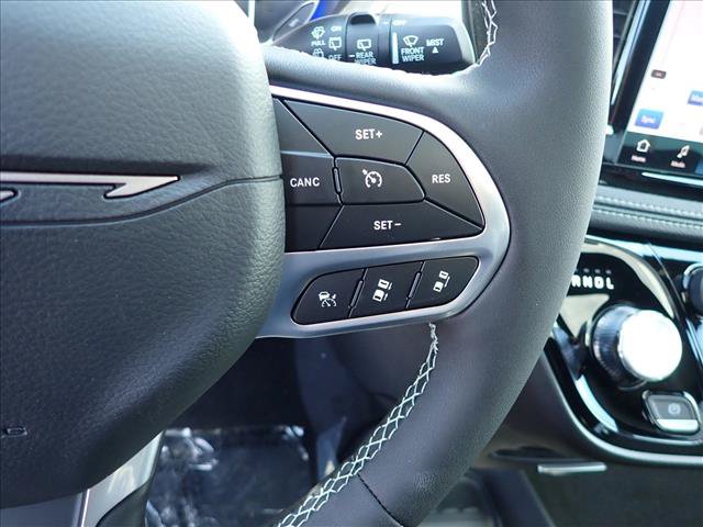 New 2027 Chrysler Pacifica Select w/ Family Tech Group AWD/4WD image 18