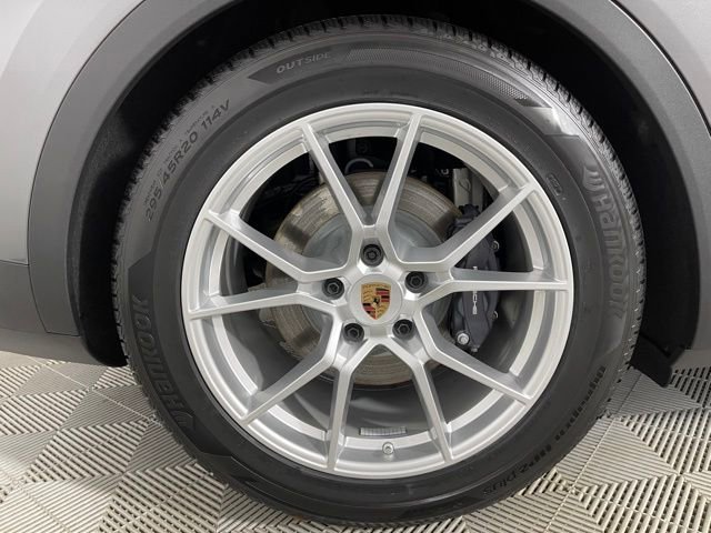 Used 2025 Porsche Cayenne image 18