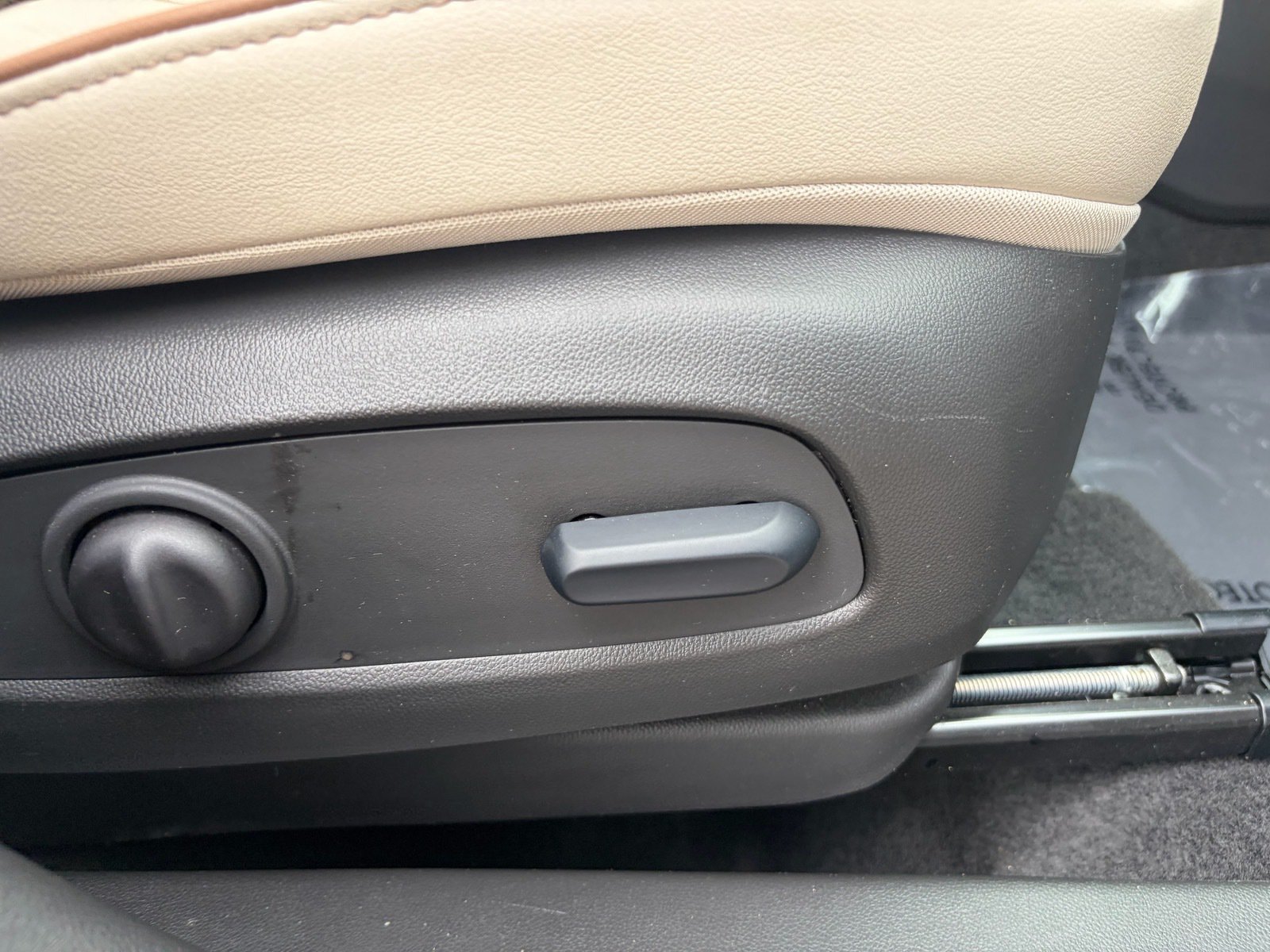 Used 2024 Buick Encore GX Avenir w/ Avenir Technology Package FWD image 33