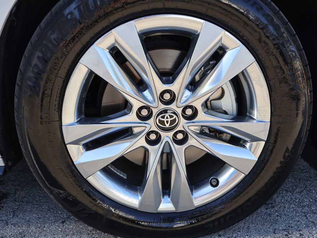 Used 2023 Toyota Sienna Limited FWD image 25