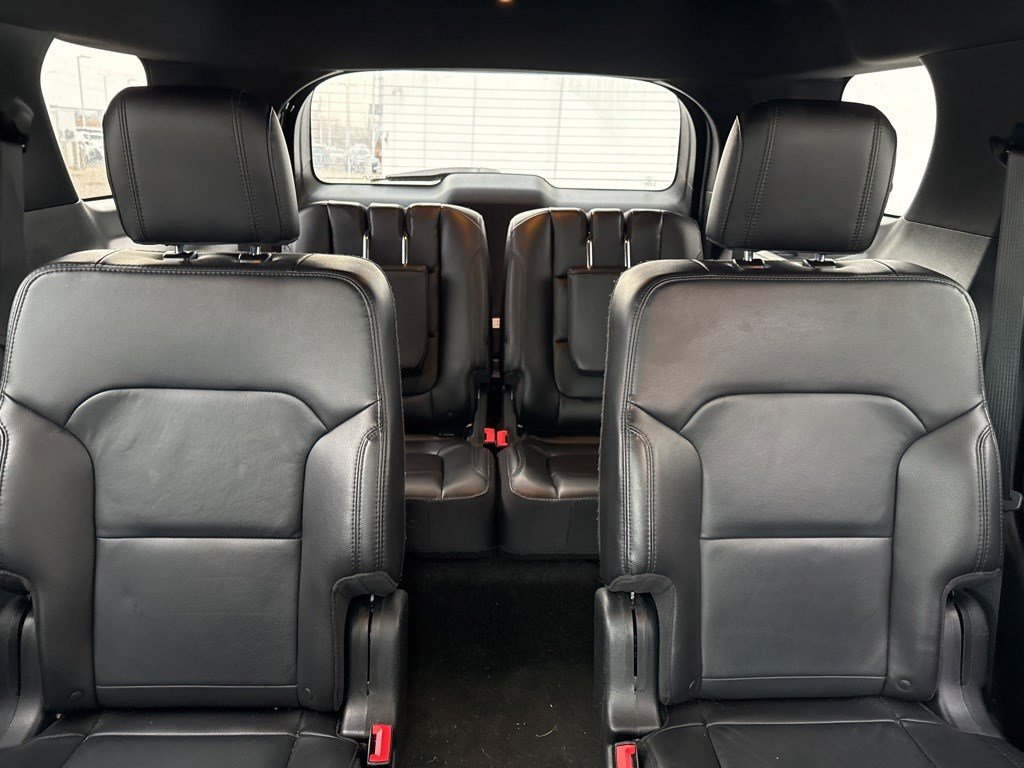 Used 2017 Ford Explorer XLT w/ Equipment Group 202A image 10