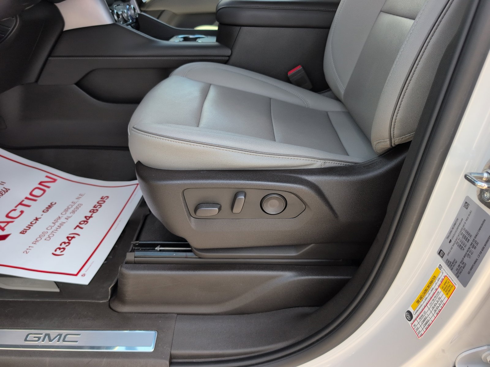 Used 2023 GMC Yukon XL SLT w/ SLT Luxury Package image 19