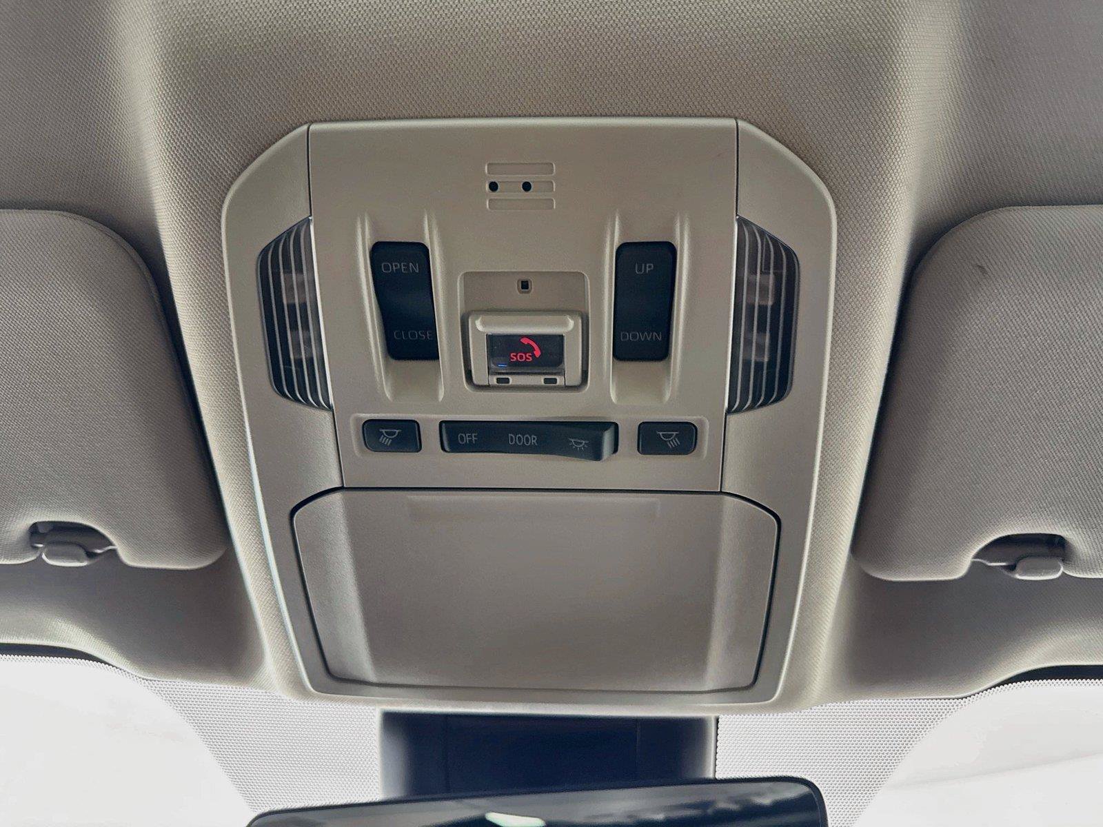 Used 2022 Toyota Highlander XLE FWD image 24