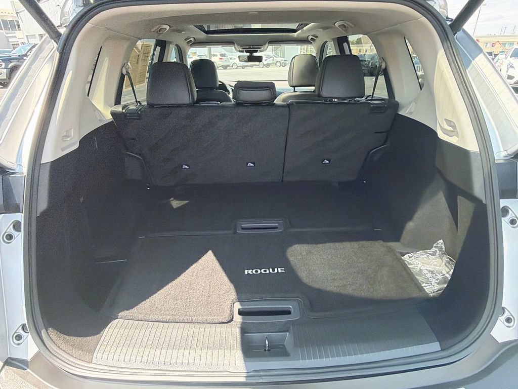 Used 2023 Nissan Rogue SL w/ SL Premium Package FWD image 27
