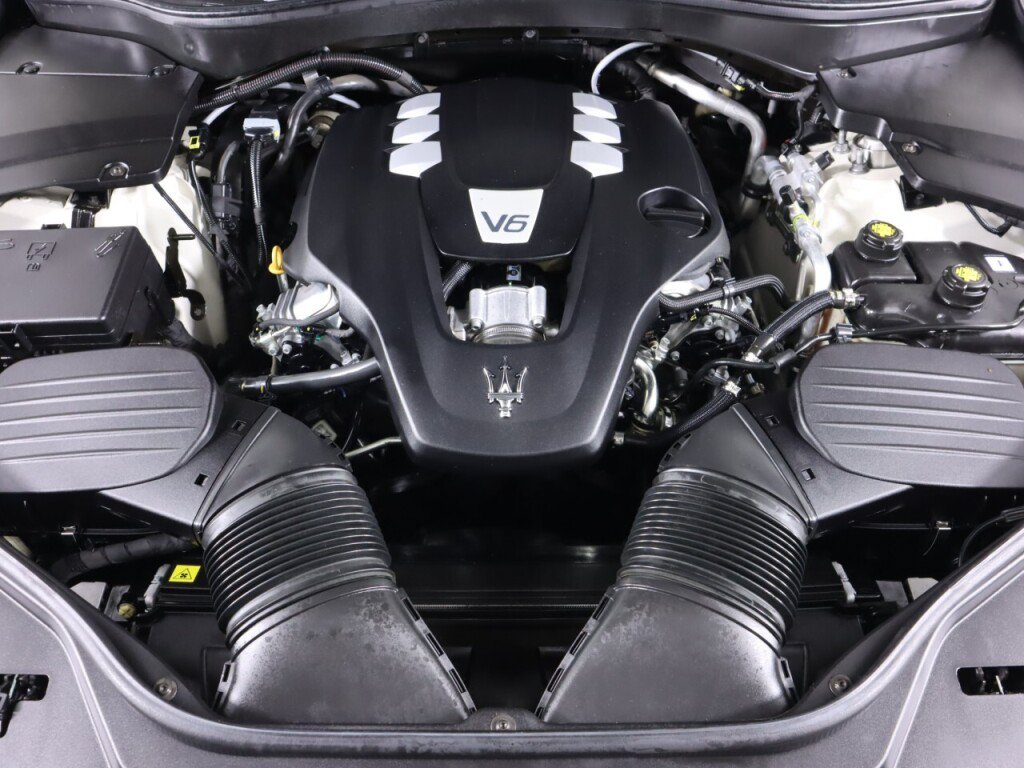 Used 2018 Maserati Levante GranSport AWD/4WD image 52