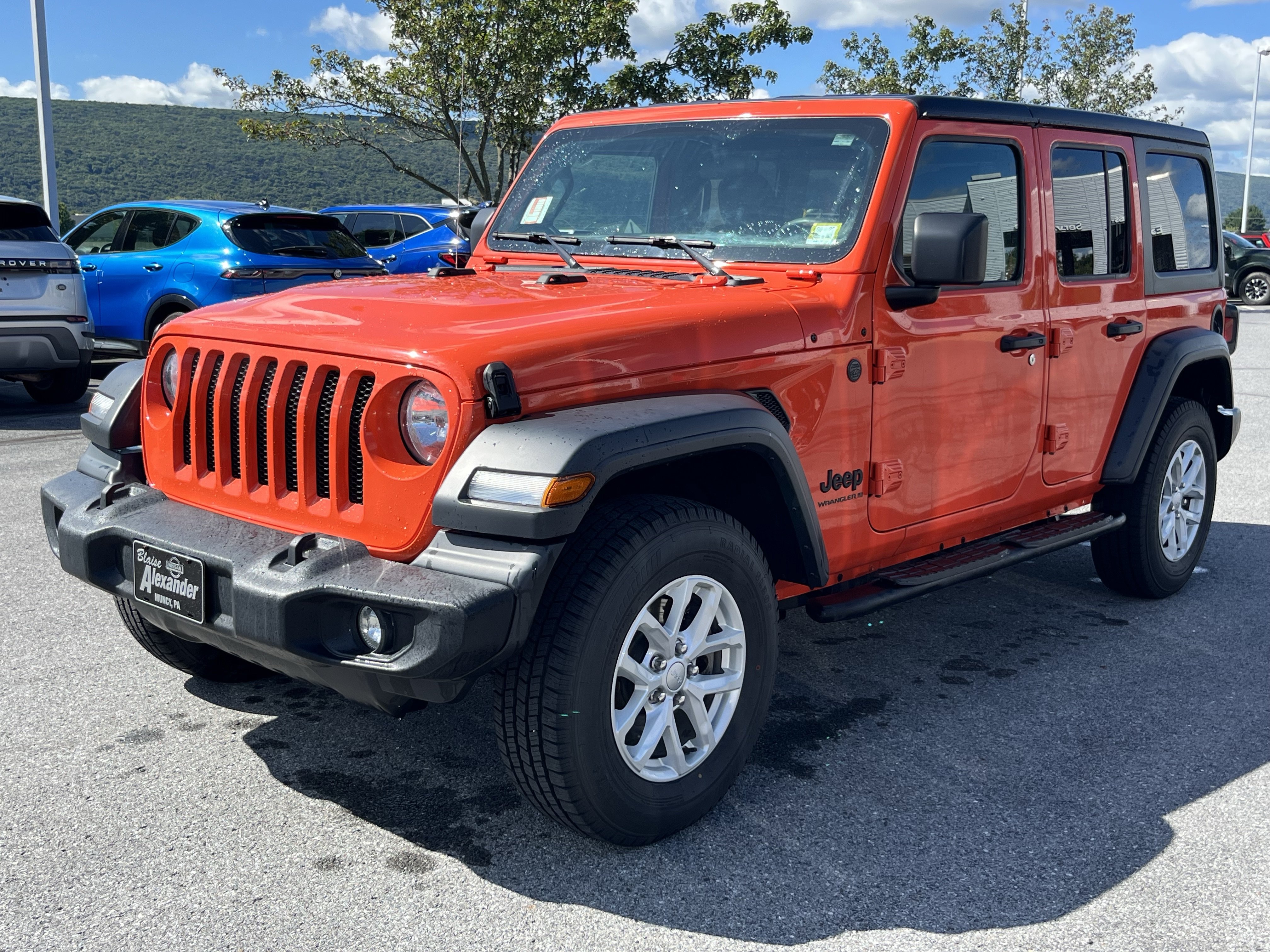 Used 2023 Jeep Wrangler Unlimited Sport AWD/4WD image 17