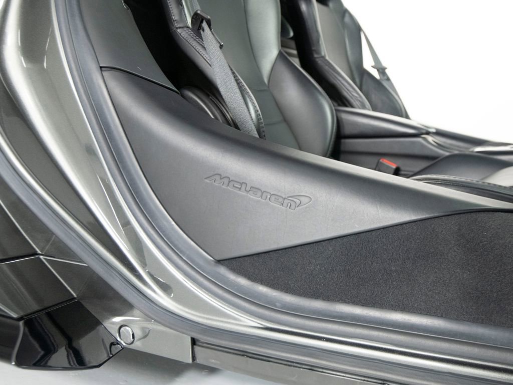 Used 2021 McLaren GT image 34