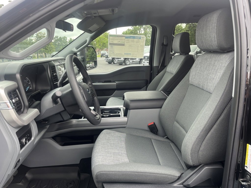 New 2025 Ford F350 XLT image 4