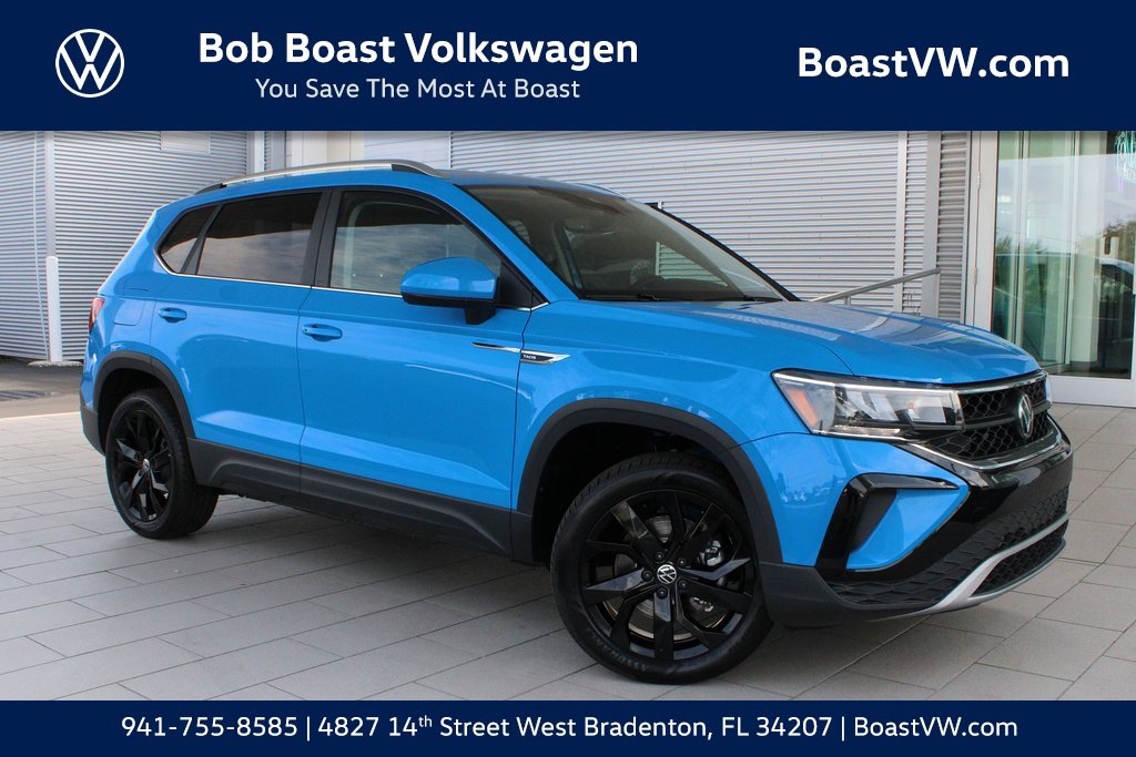 Used 2024 Volkswagen Taos SE w/ Black Wheel Package