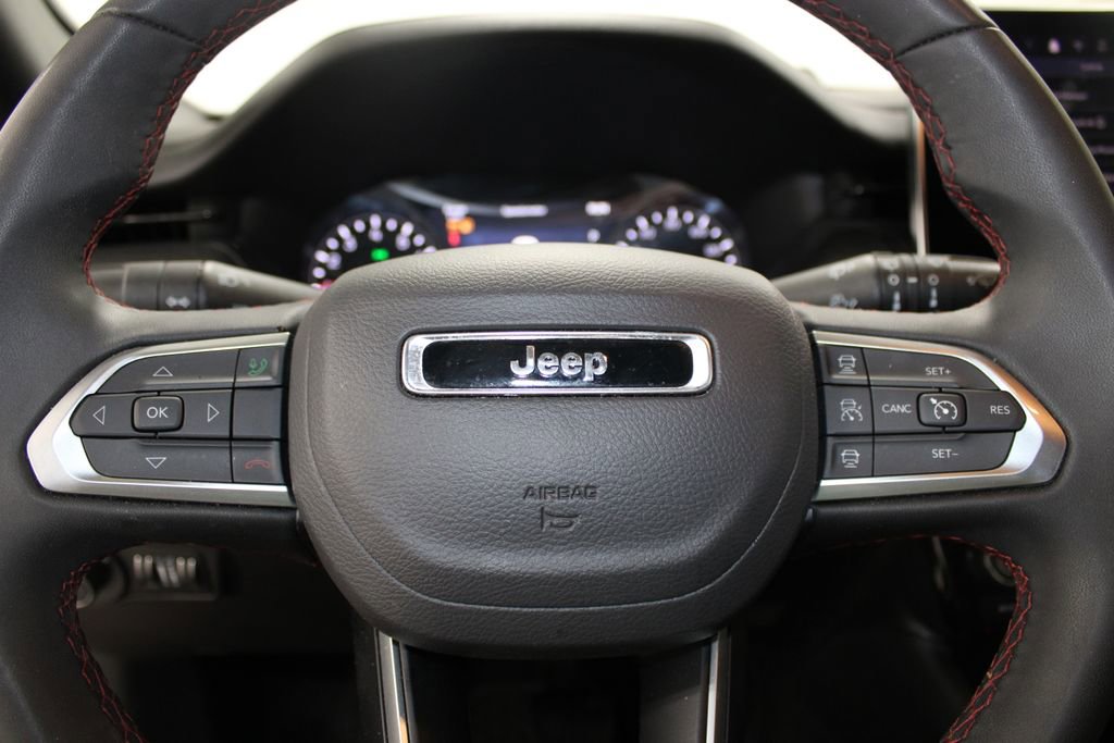 Used 2025 Jeep Compass Trailhawk AWD/4WD image 42