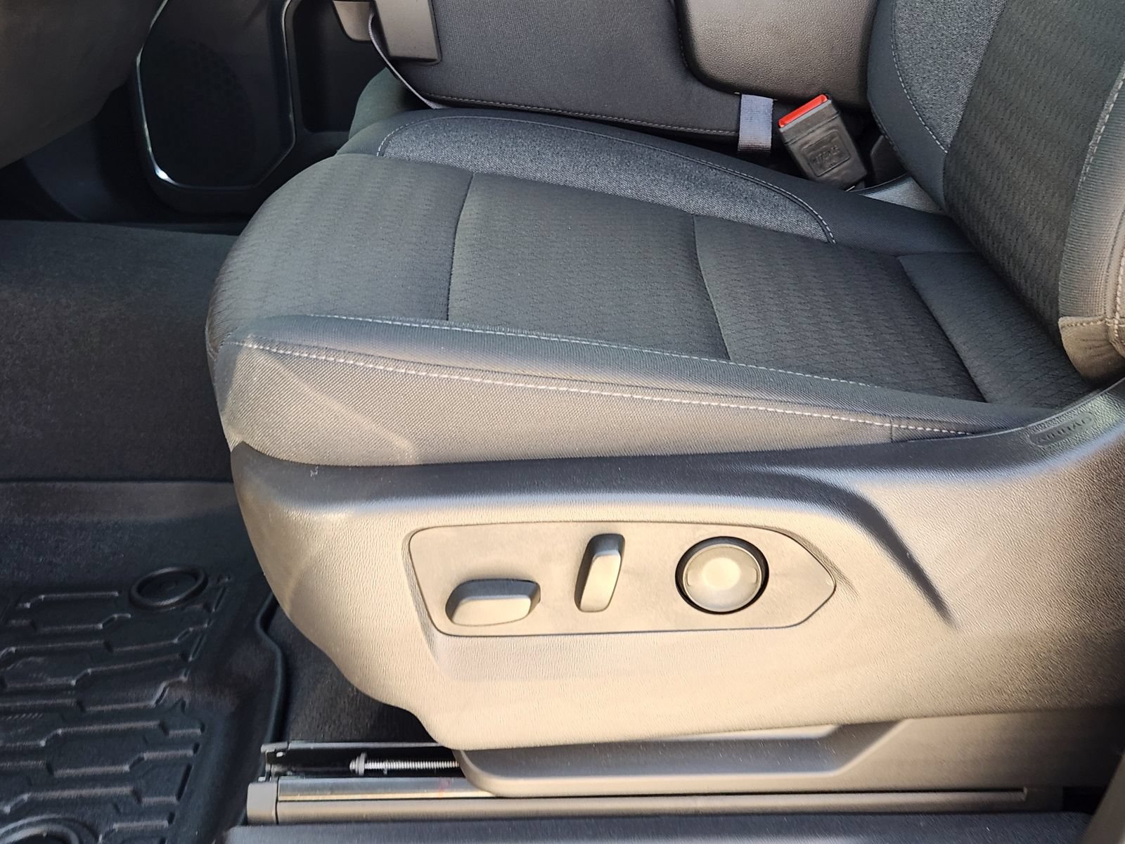 Certified 2025 Chevrolet Silverado 1500 LT RWD image 26