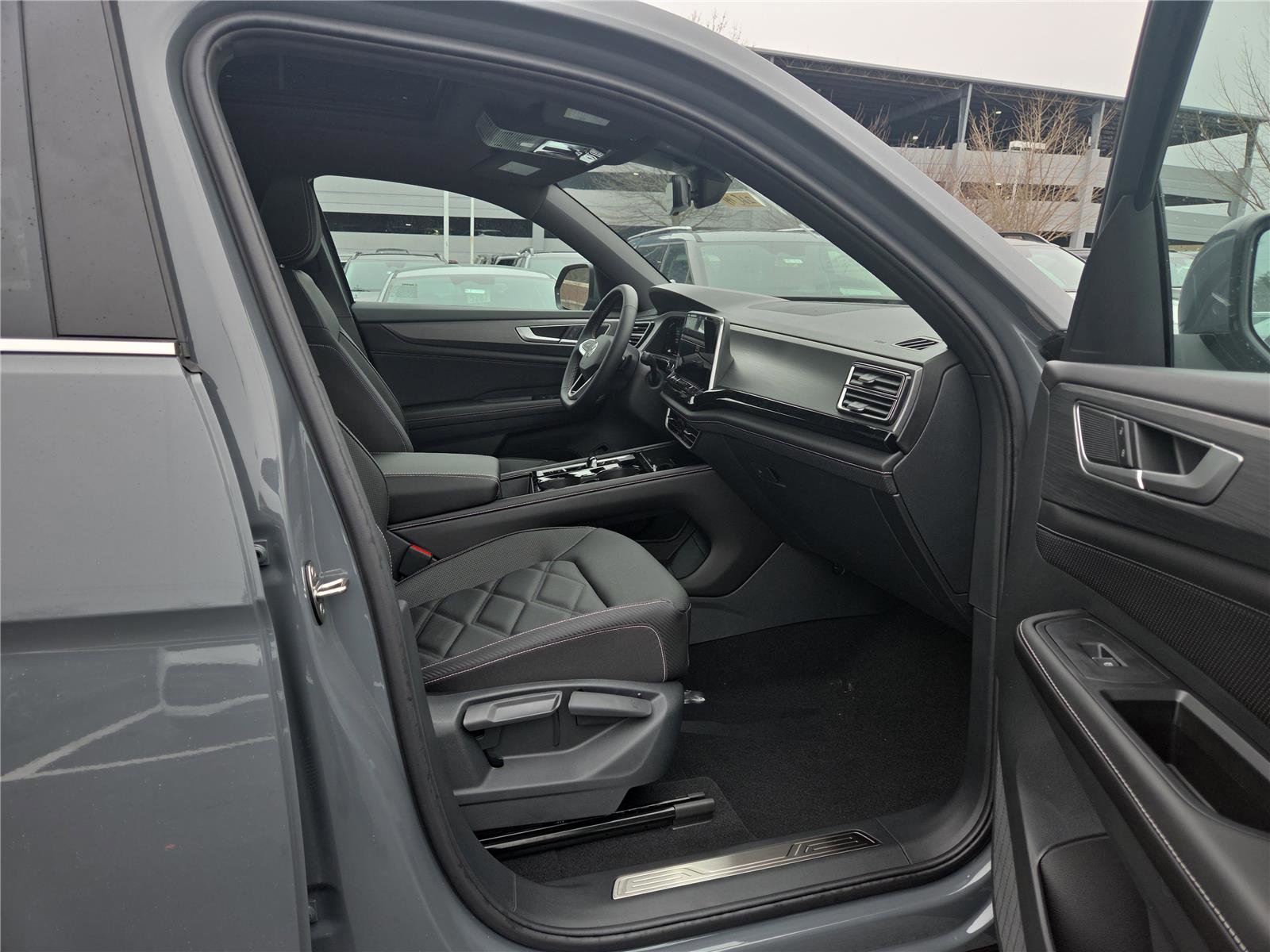 New 2026 Volkswagen Atlas Cross Sport SE image 28