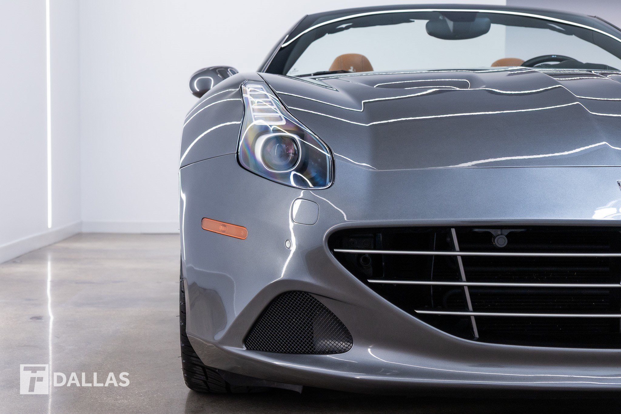 Used 2017 Ferrari California T RWD image 7