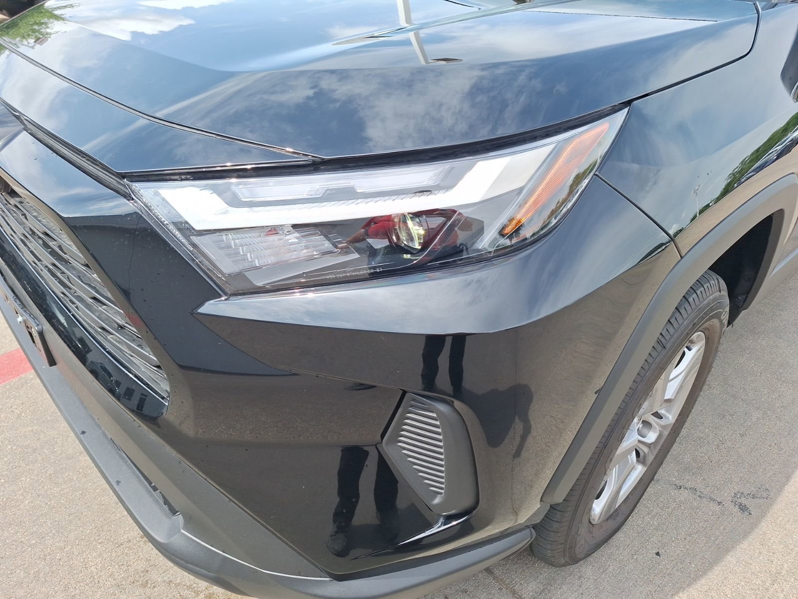 Used 2025 Toyota RAV4 XLE w/ Convenience Package image 10