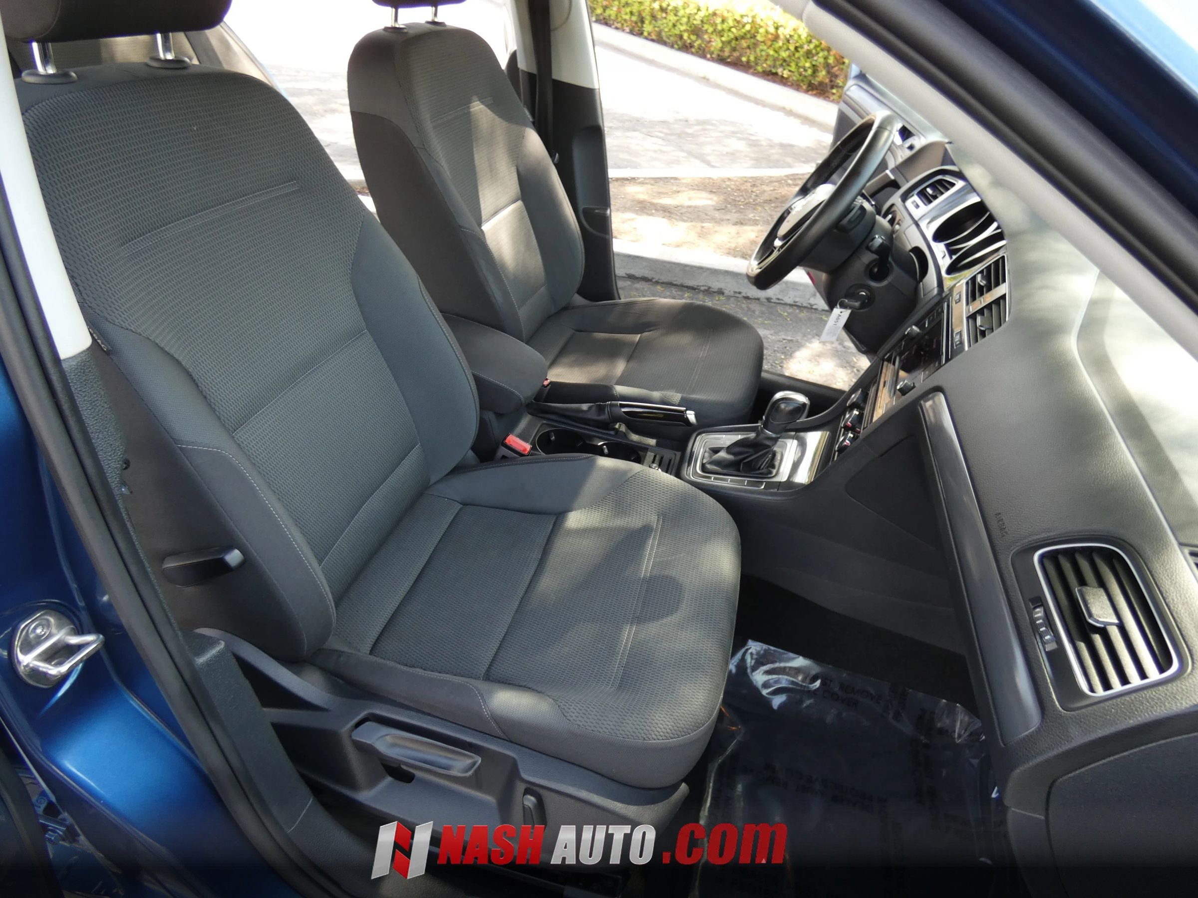 Used 2018 Volkswagen Golf S FWD image 30