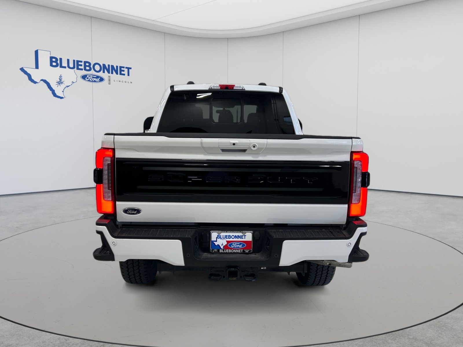 Used 2025 Ford F250 Platinum AWD/4WD image 6