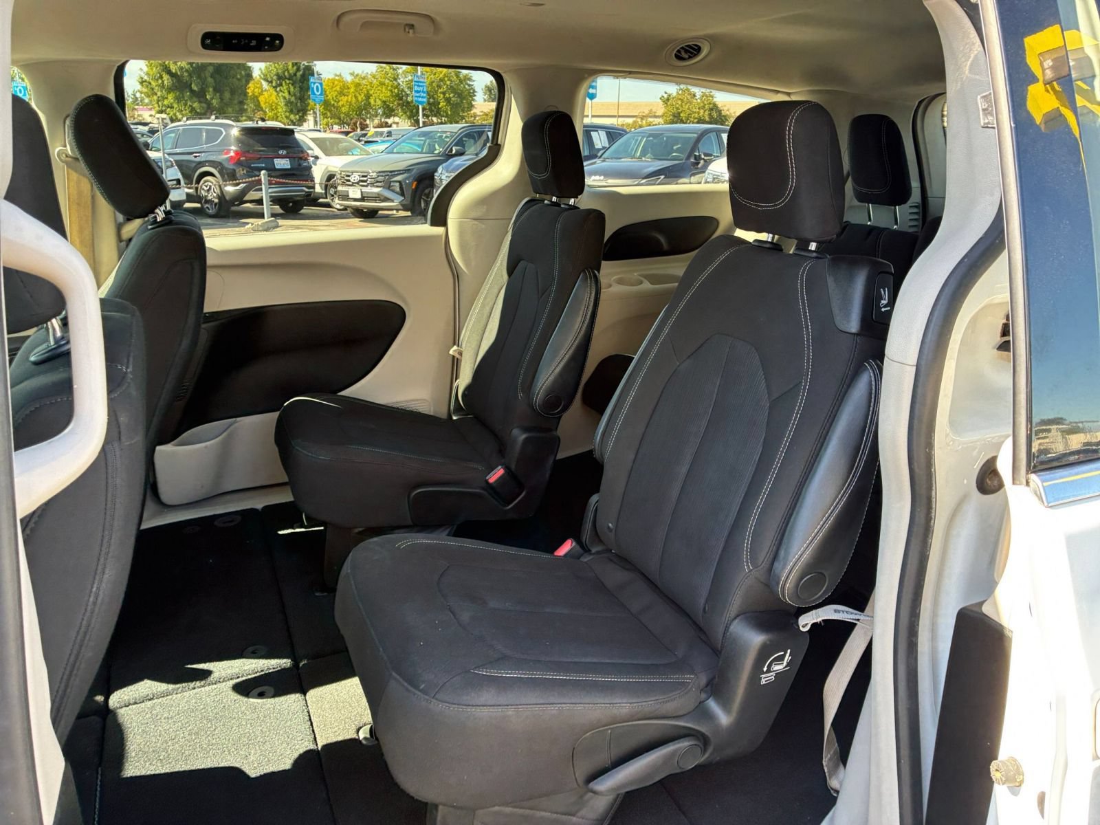 Used 2023 Chrysler Voyager LX FWD image 25