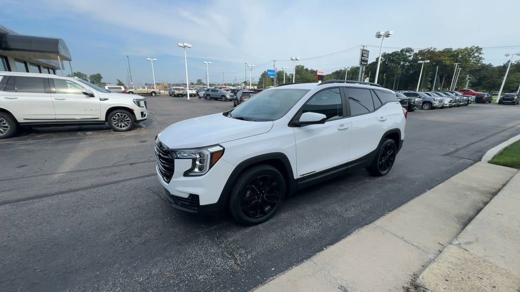 Certified 2022 GMC Terrain SLE w/ Driver Convenience Package image 4