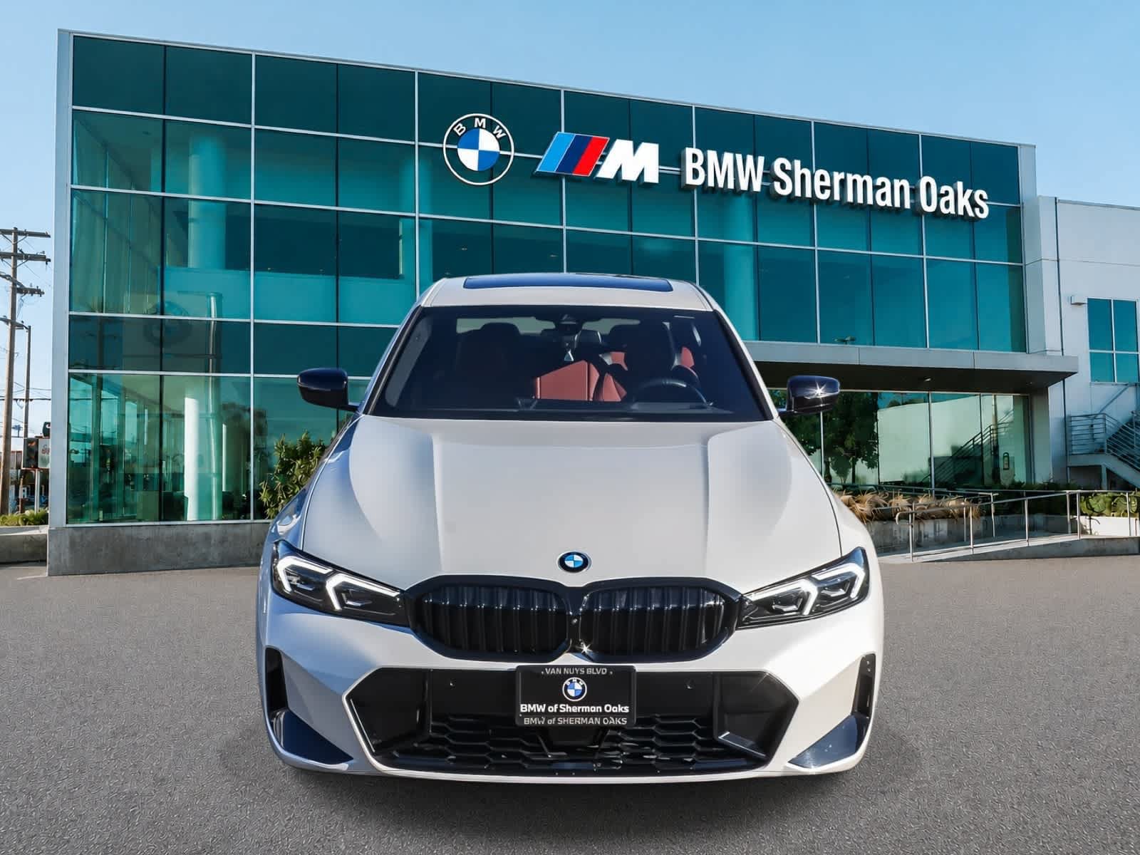 Used 2026 BMW 330i Sedan w/ M Sport Package RWD image 2