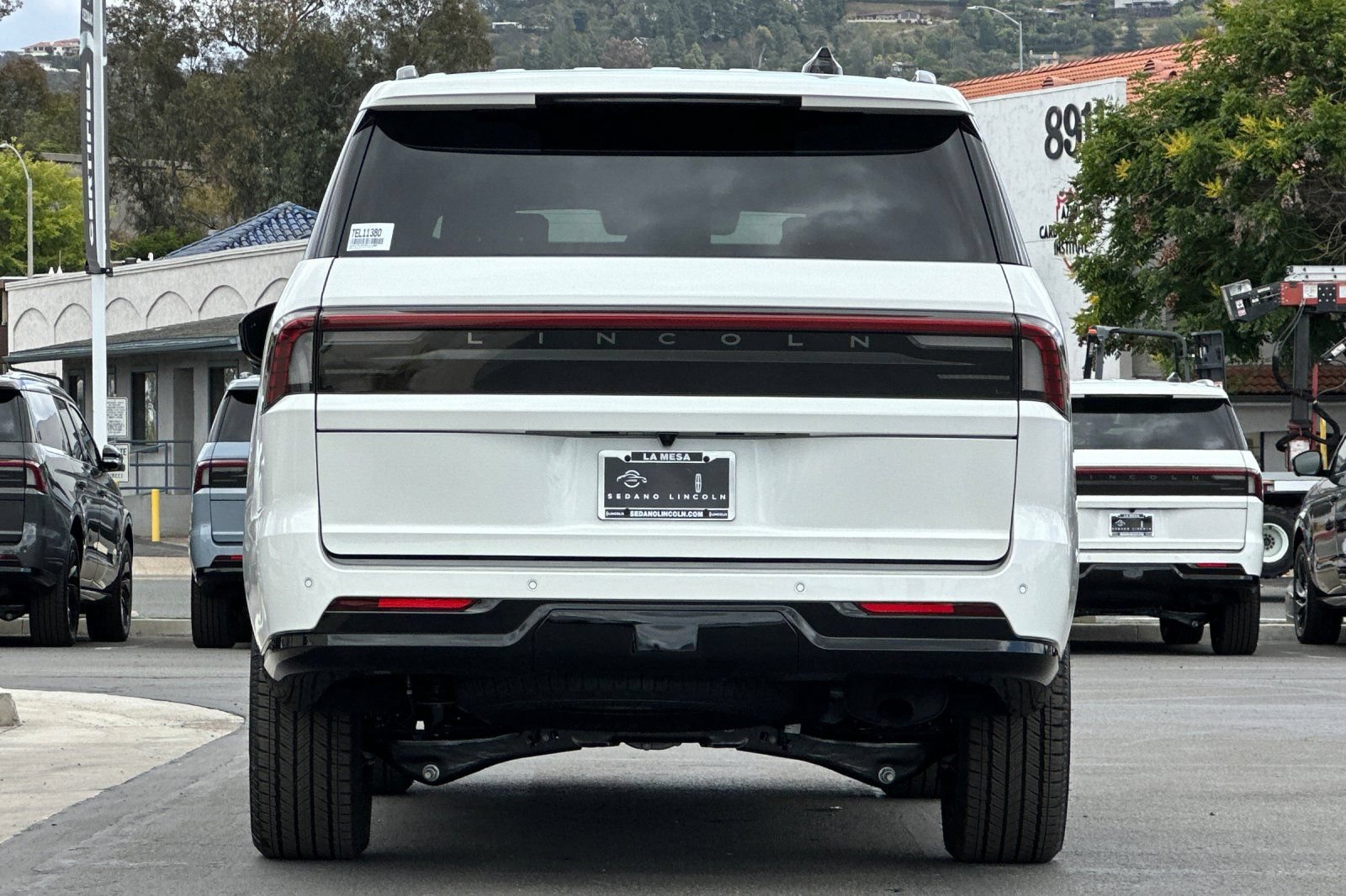 New 2026 Lincoln Navigator Reserve w/ Jet Appearance Package AWD/4WD image 4