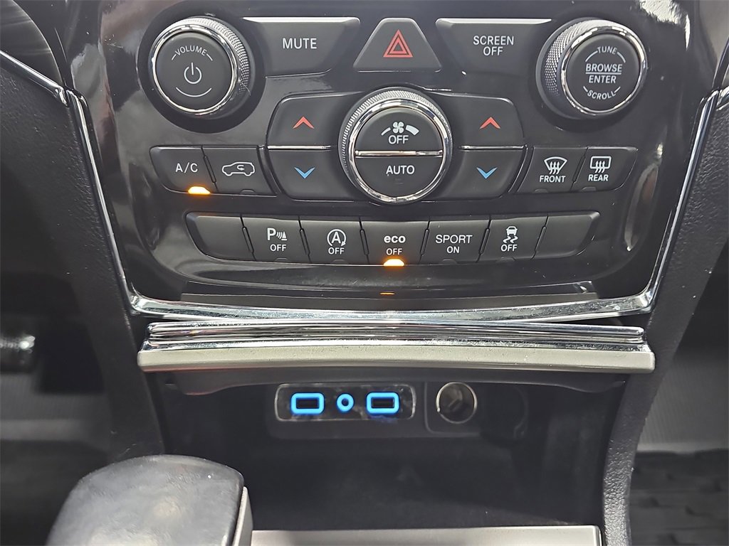 Used 2021 Jeep Grand Cherokee Limited w/ Sun & Sound Group image 23