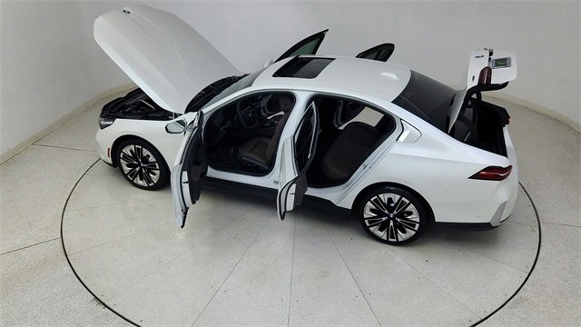 Used 2024 BMW 530i xDrive image 82