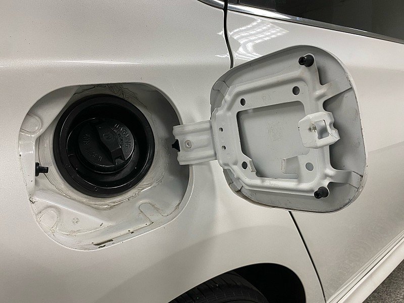 Used 2013 Nissan Sentra SR w/ Premium Pkg image 14