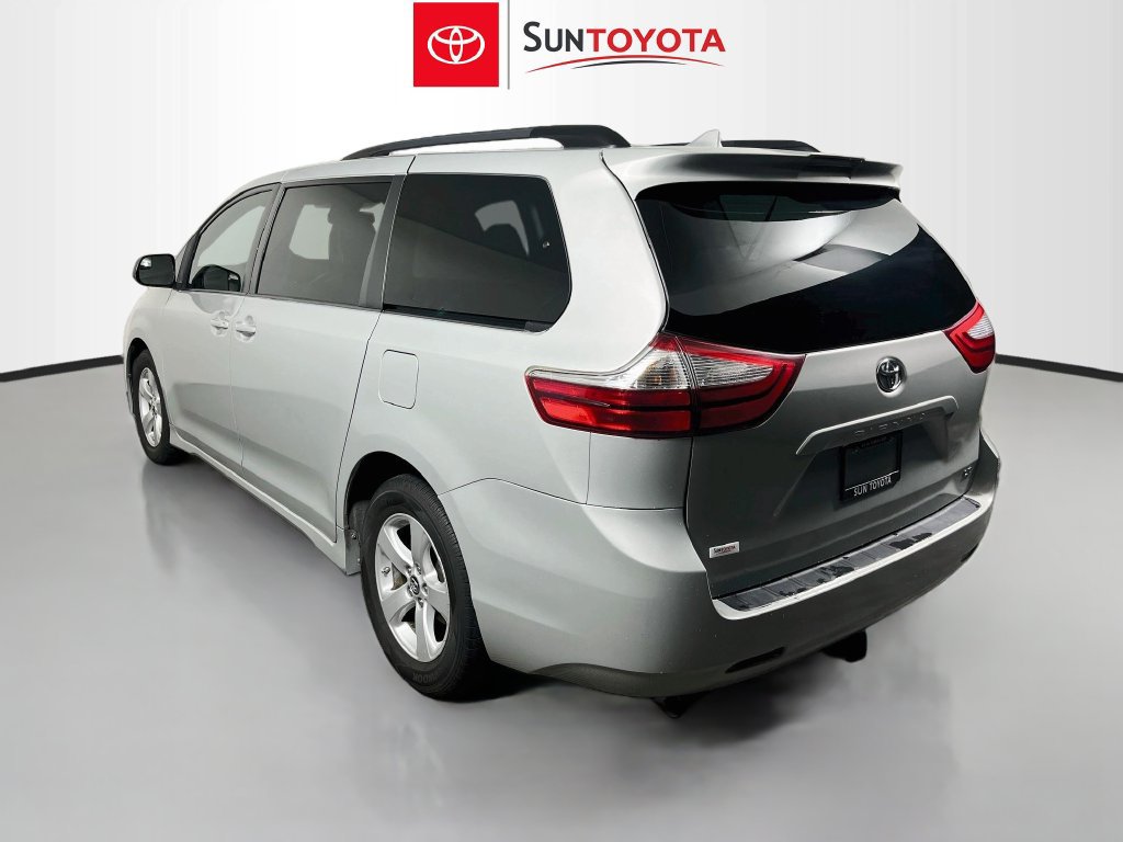 Used 2019 Toyota Sienna LE FWD image 2