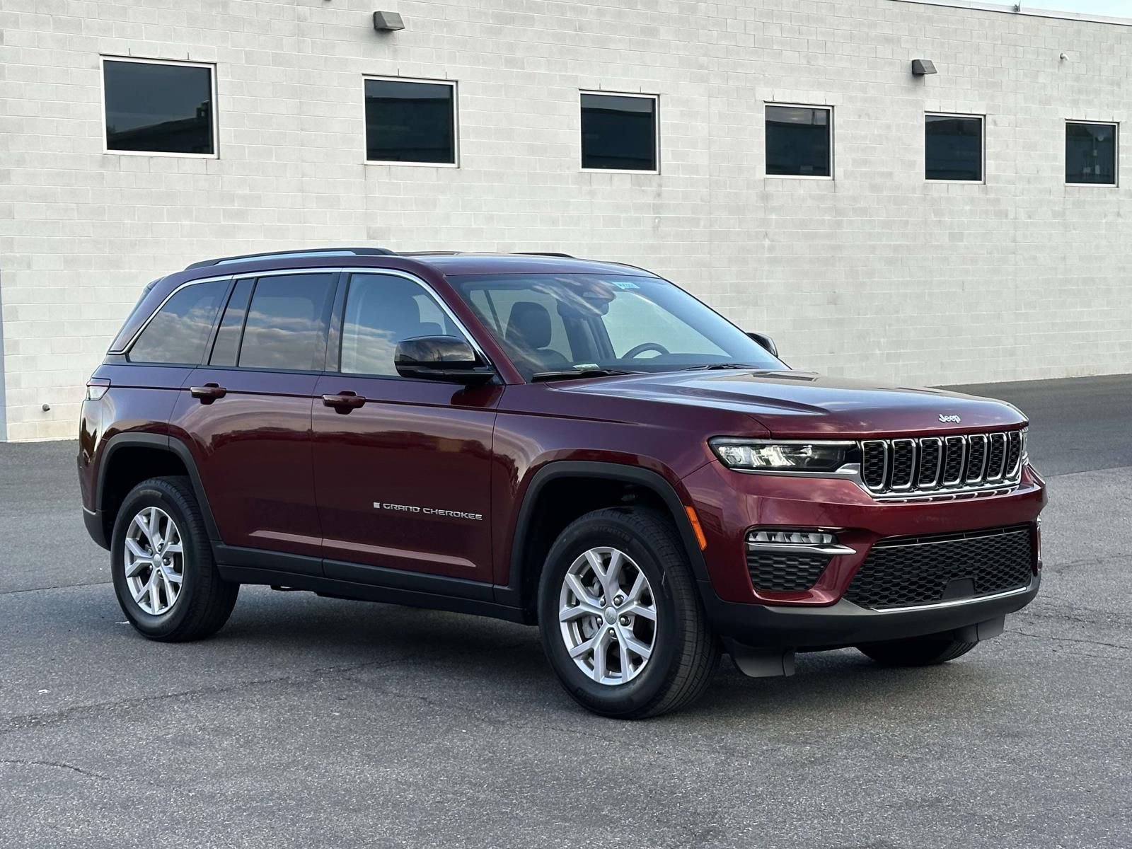 Used 2022 Jeep Grand Cherokee Limited RWD image 7