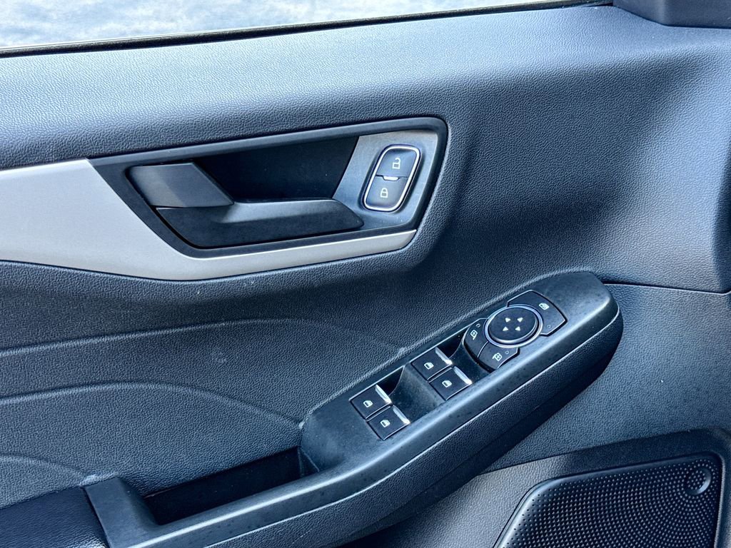 Used 2022 Ford Escape SE image 24