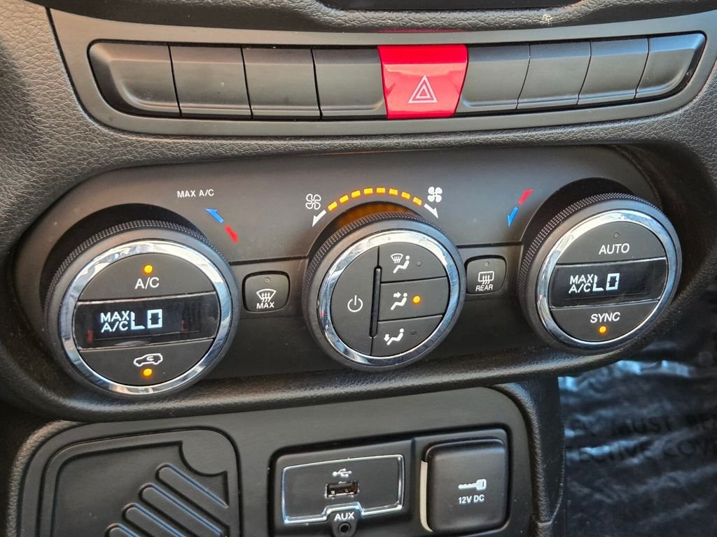 Used 2015 Jeep Renegade Latitude w/ Popular Equipment Group FWD image 30