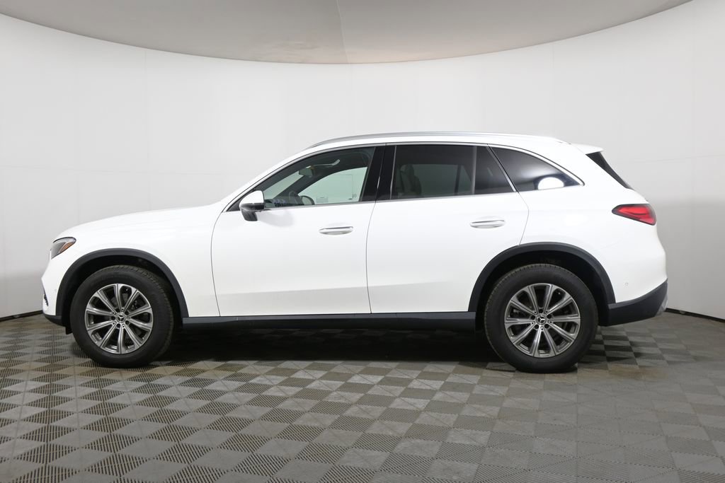 Used 2025 Mercedes-Benz GLC 300 4MATIC image 2