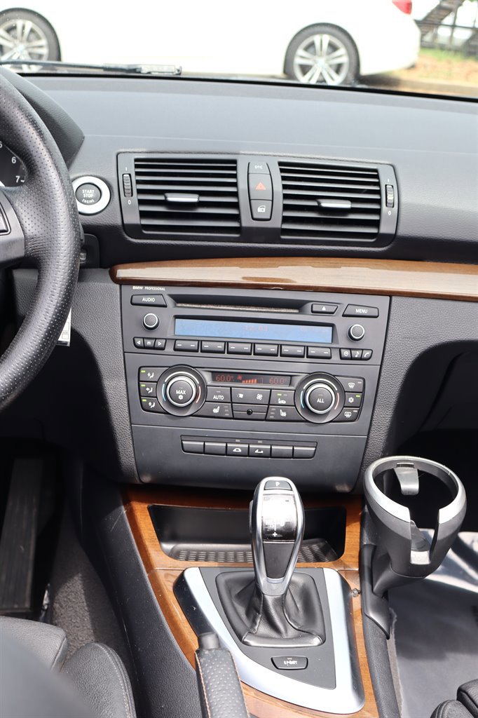 Used 2011 BMW 135i Convertible RWD image 21