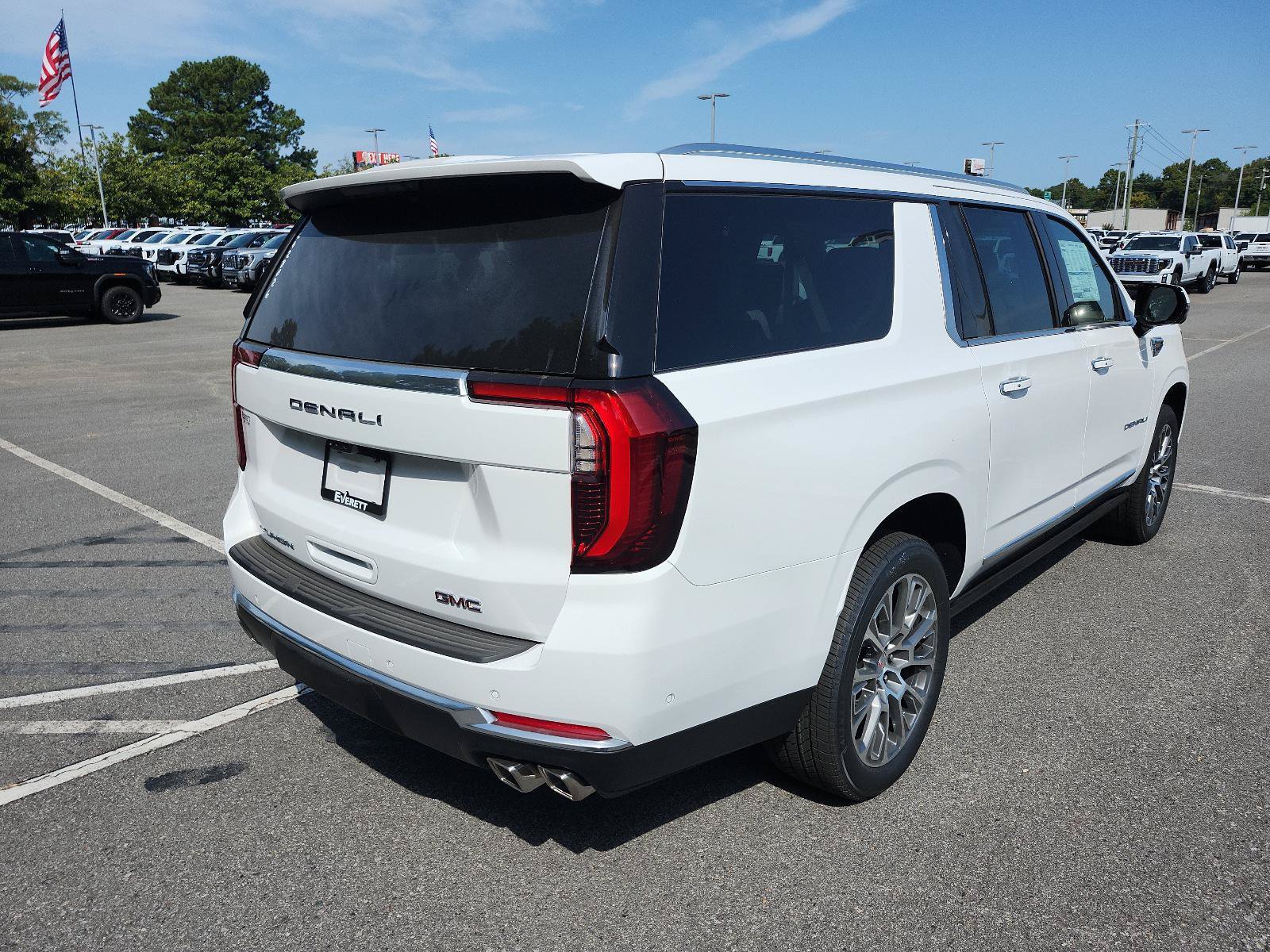 New 2026 GMC Yukon XL Denali w/ Denali Reserve Package AWD/4WD image 3