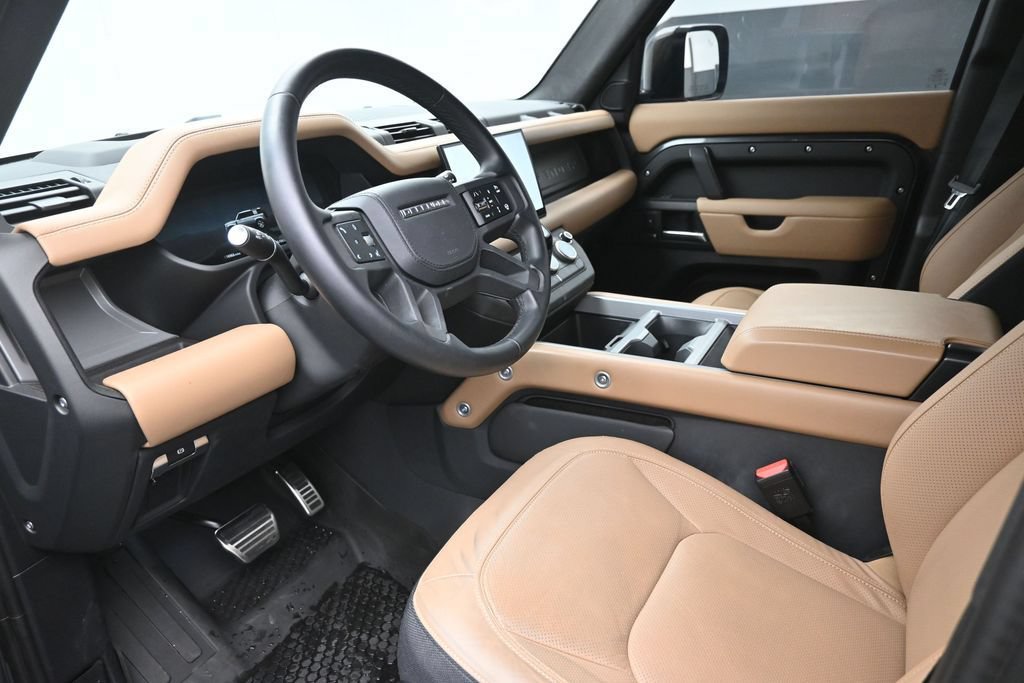 Used 2025 Land Rover Defender 110 X AWD/4WD image 31