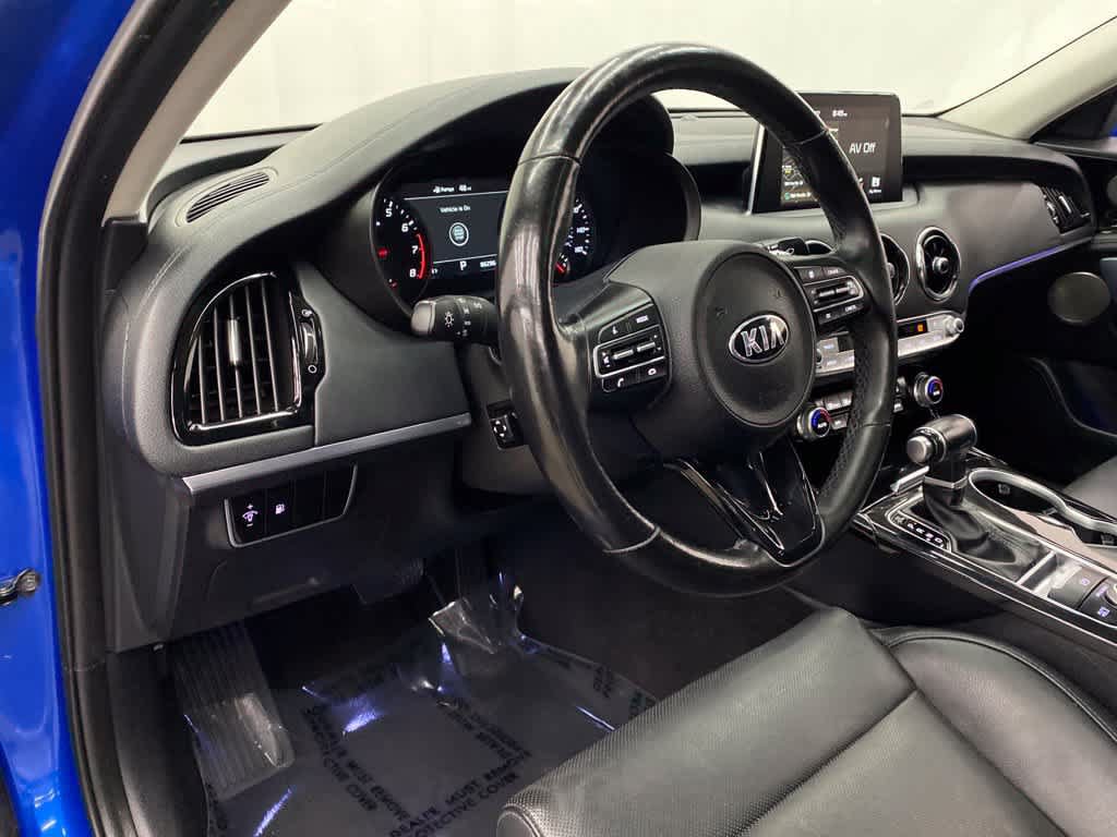 Used 2018 Kia Stinger Premium AWD/4WD image 2