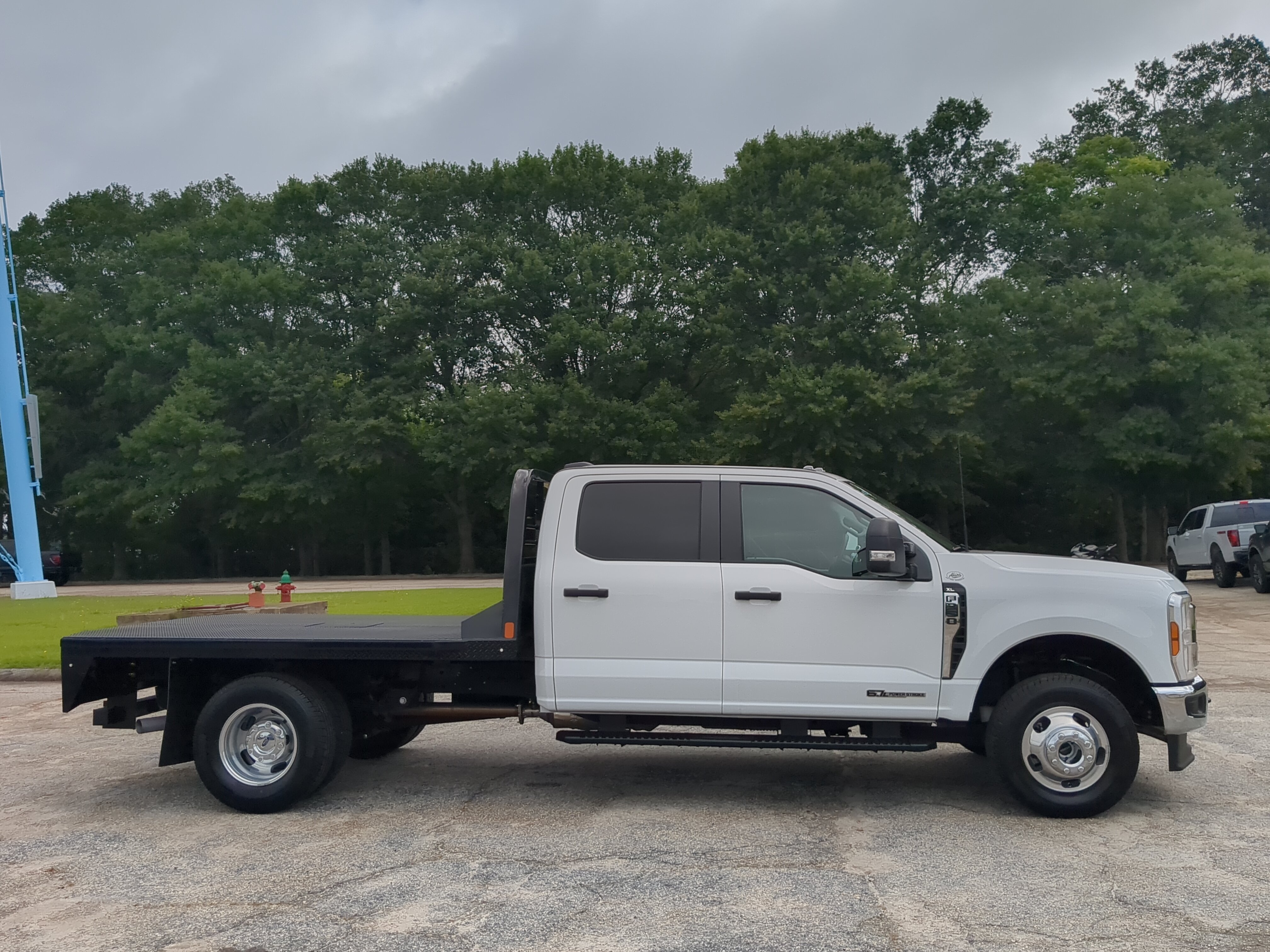 Certified 2025 Ford F350 XL w/ XL Chrome Package AWD/4WD image 2