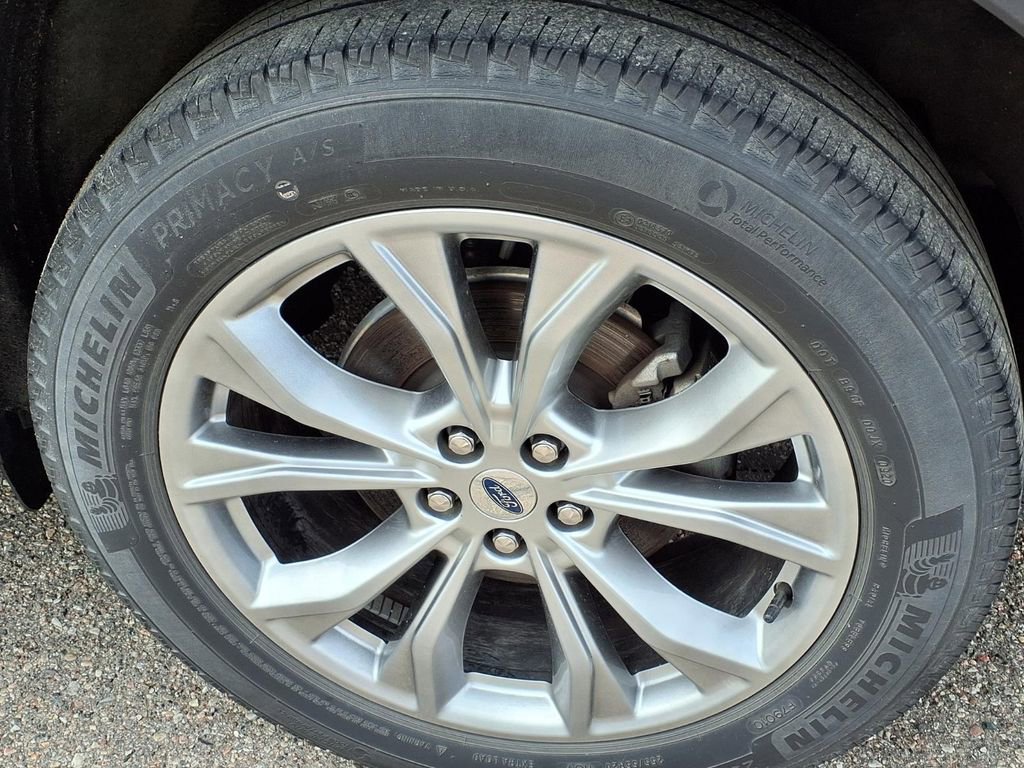 Used 2020 Ford Explorer XLT w/ Equipment Group 202A AWD/4WD image 9
