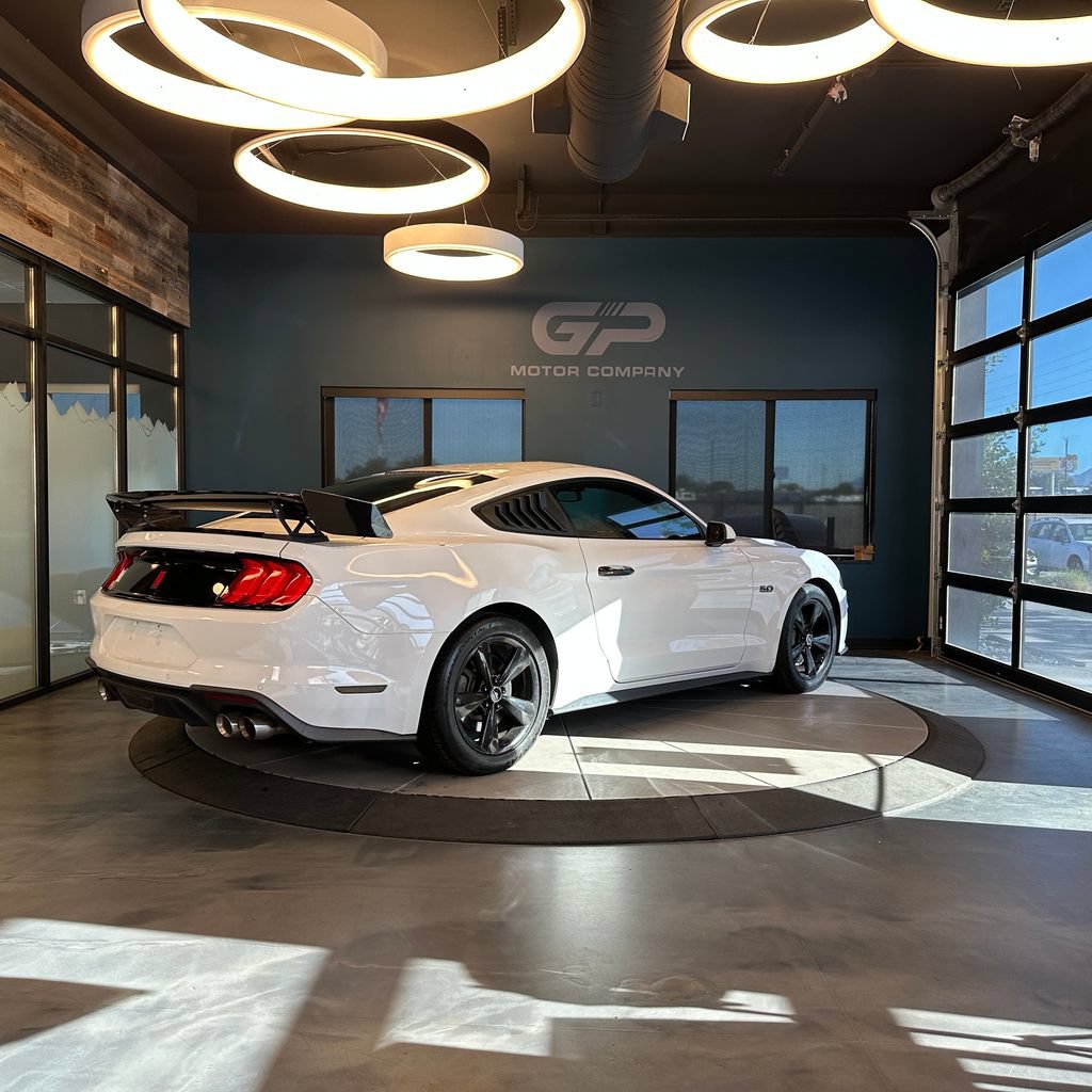 Used 2018 Ford Mustang GT RWD image 3