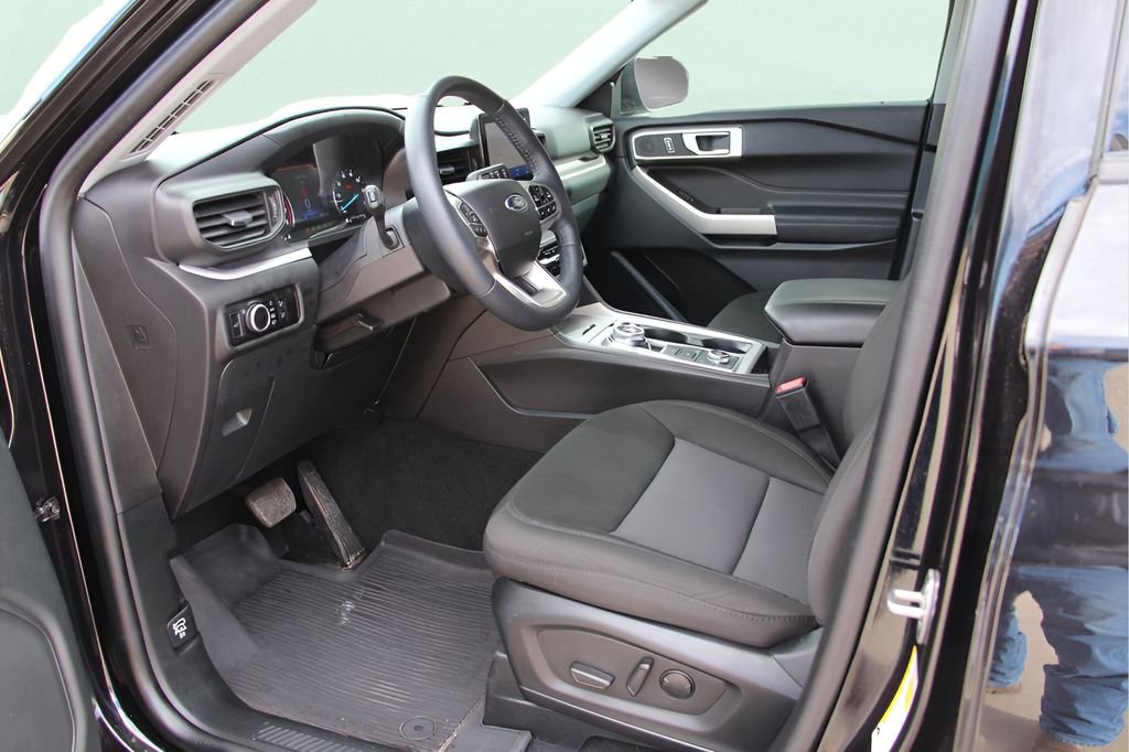 Used 2023 Ford Explorer XLT image 17