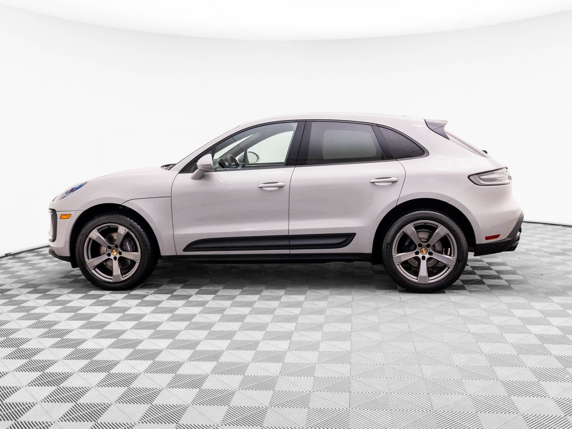 Certified 2023 Porsche Macan AWD/4WD video 2