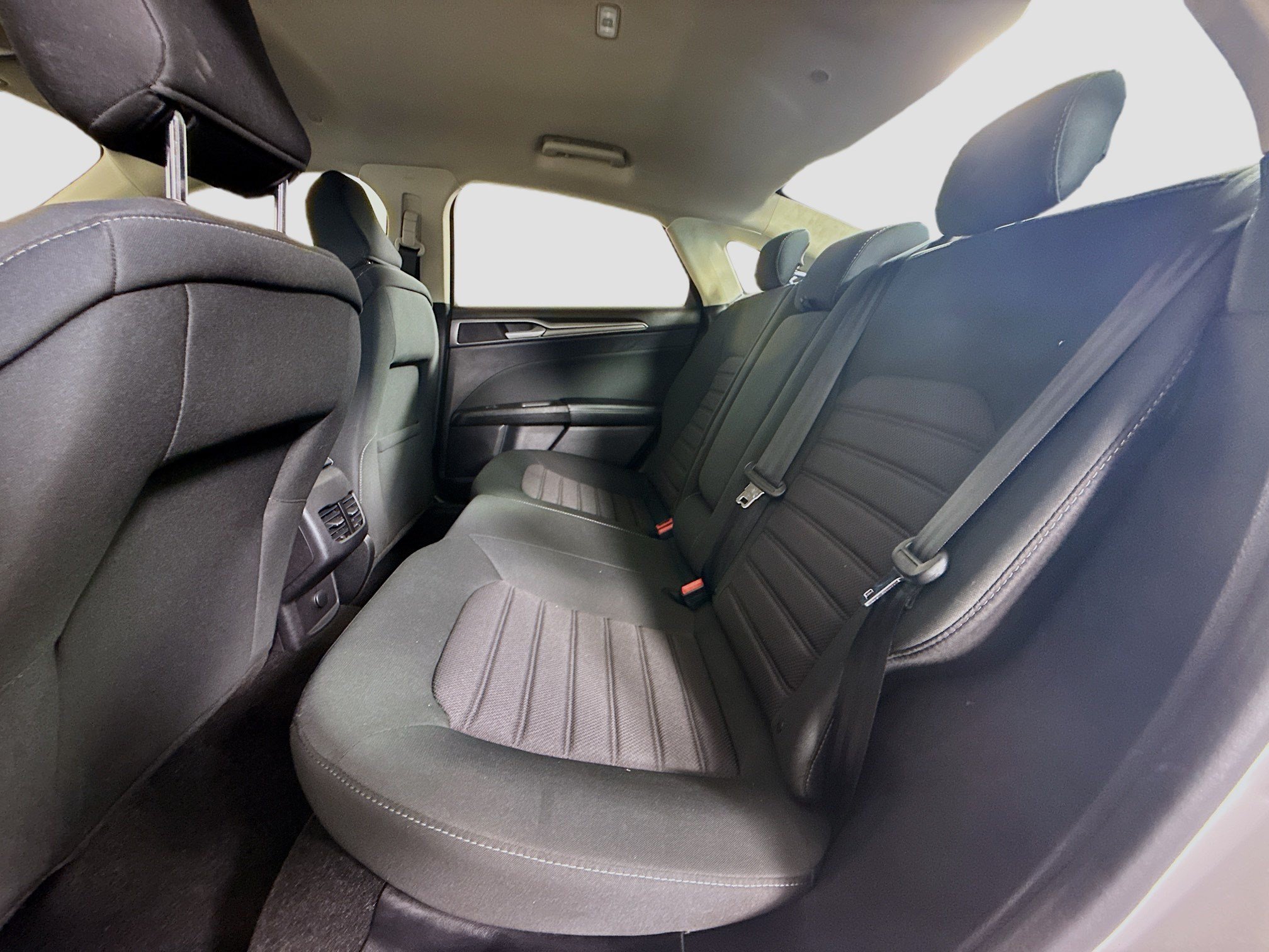 Used 2020 Ford Fusion SE FWD image 25