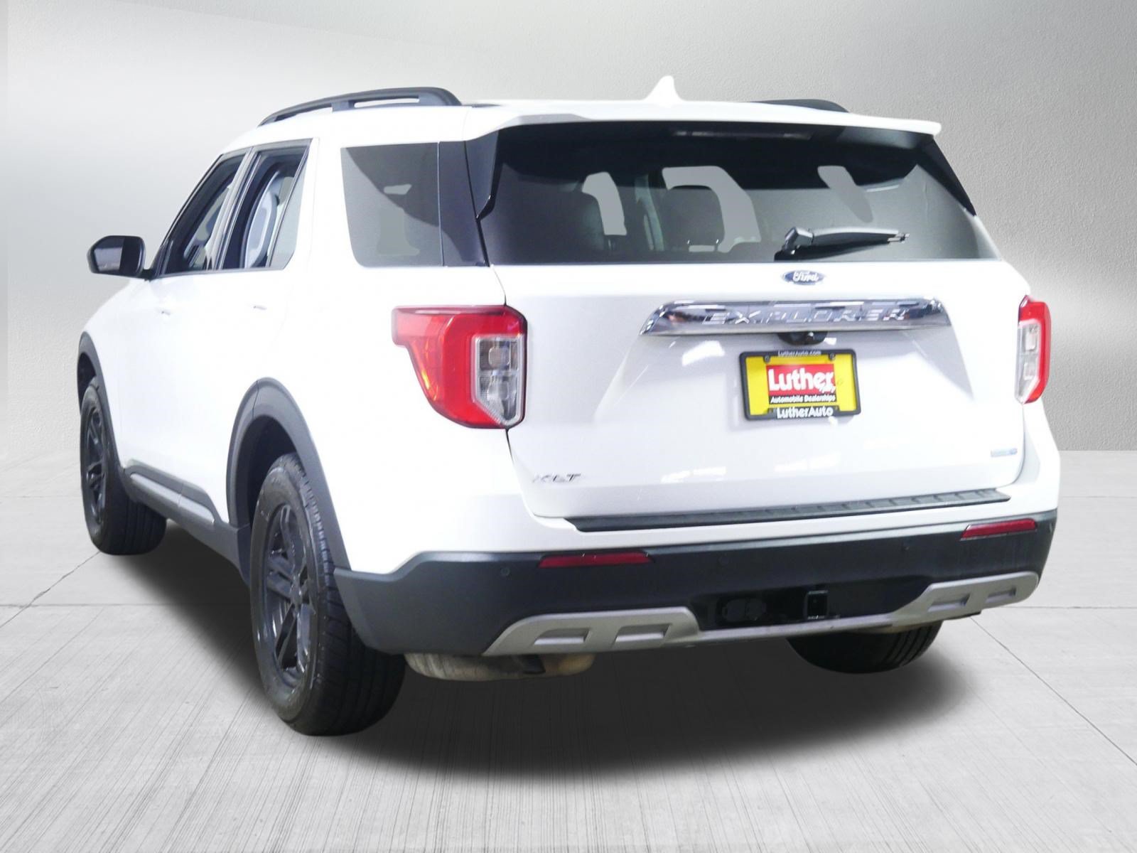 Used 2020 Ford Explorer XLT w/ Equipment Group 202A AWD/4WD image 5