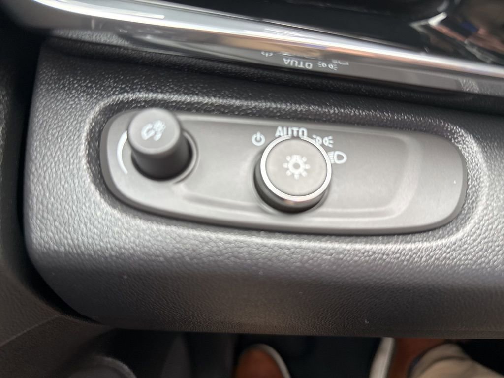 Used 2025 Buick Envista Sport Touring FWD image 18