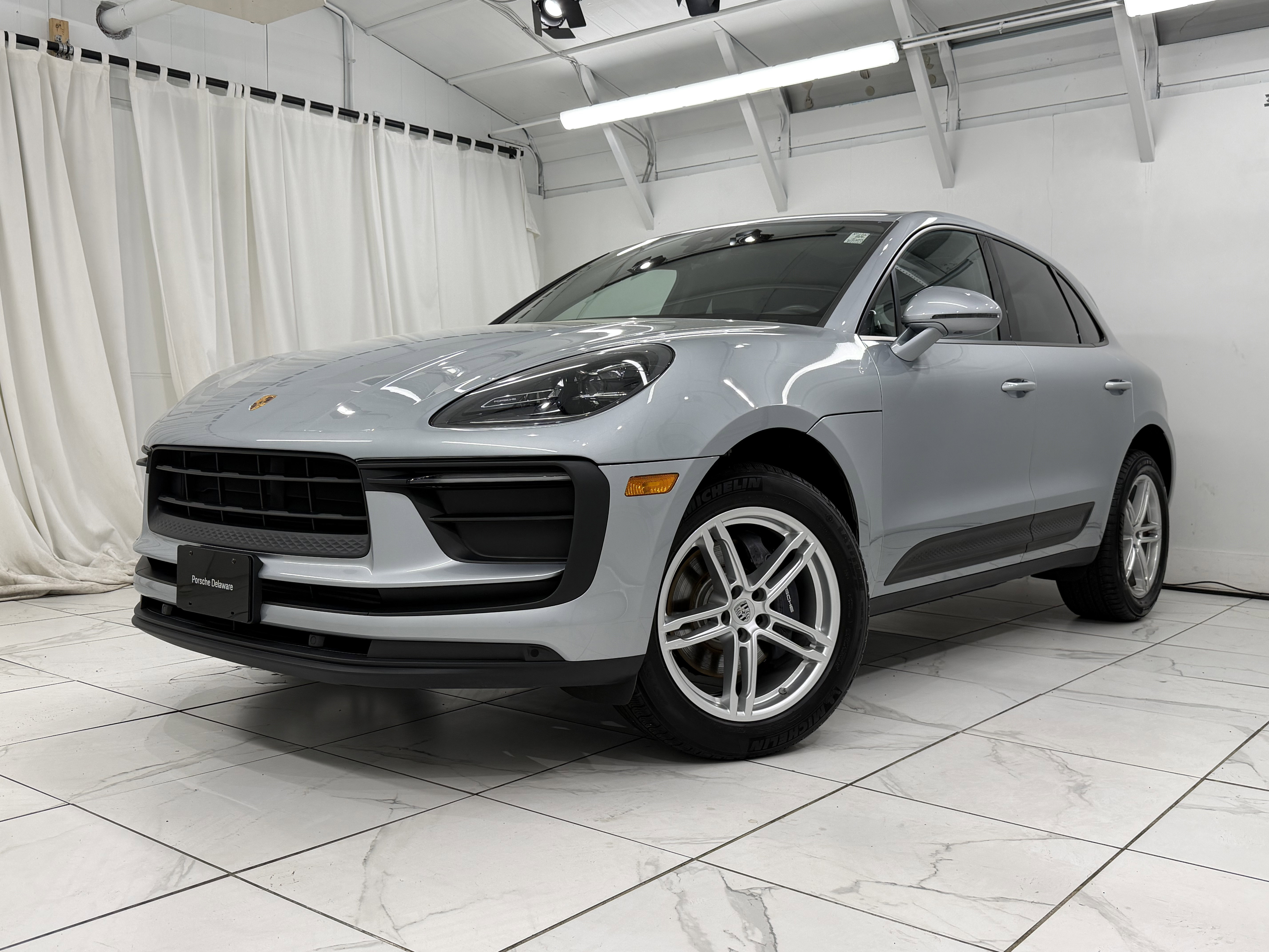 Certified 2022 Porsche Macan image 7