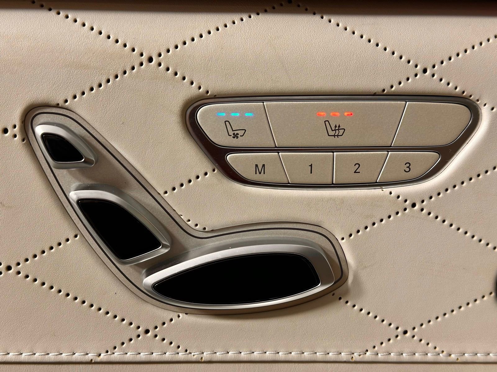 Used 2019 Mercedes-Benz S 560 4MATIC Sedan image 35