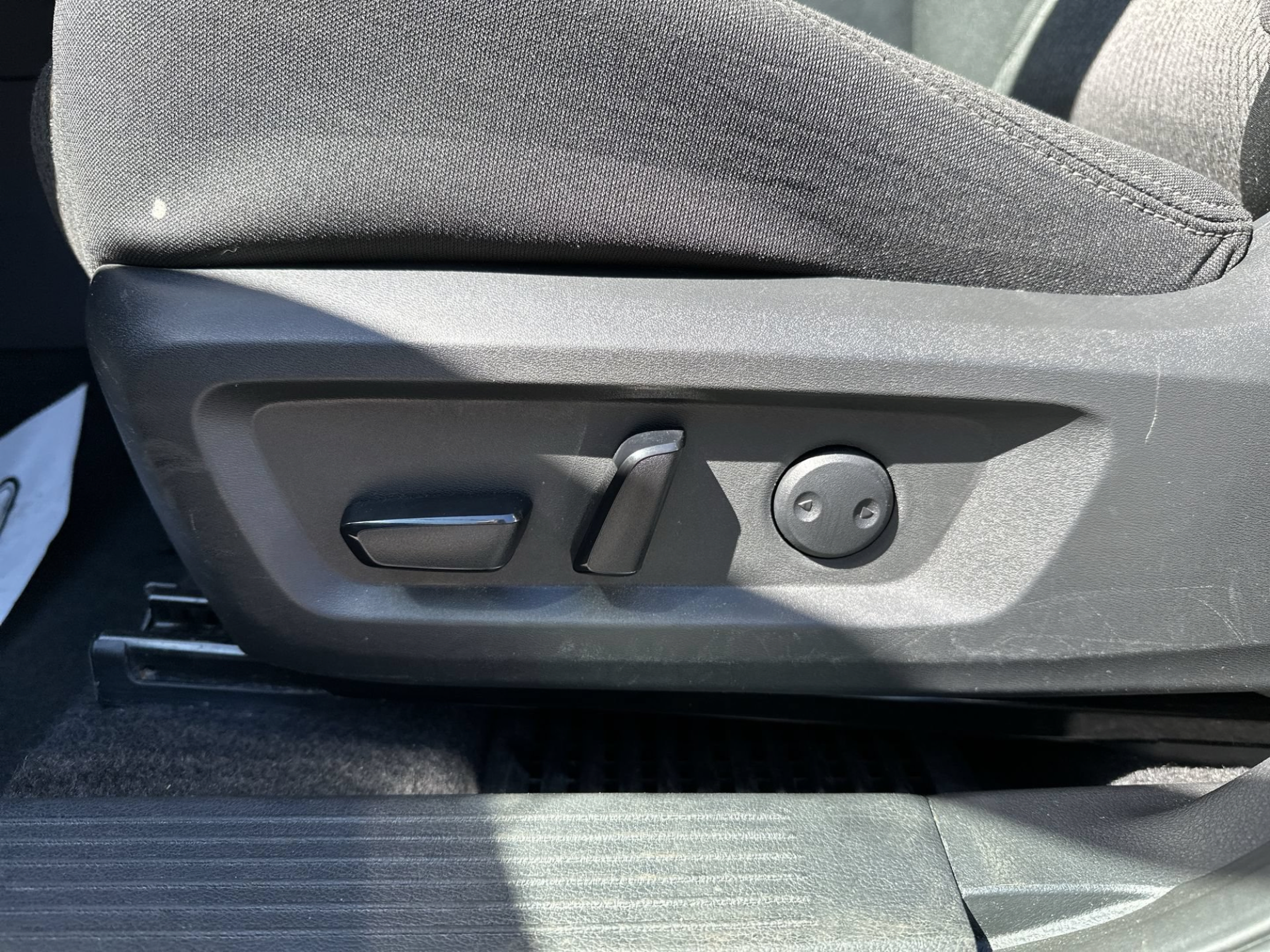 Used 2024 Nissan Rogue SV AWD/4WD image 14